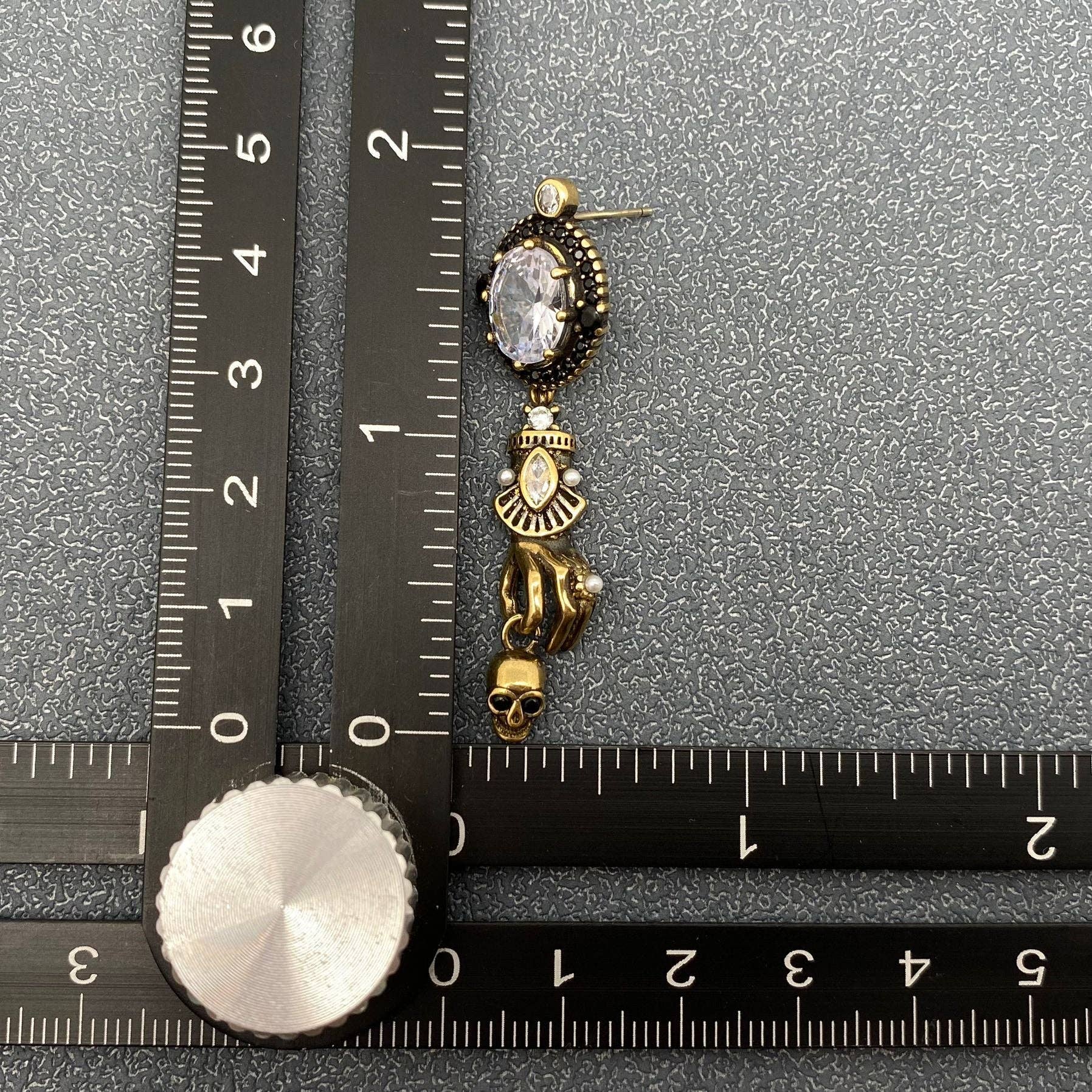 The Skull In Hand Vintage Gothic Charm CZ Post Earrings - GT